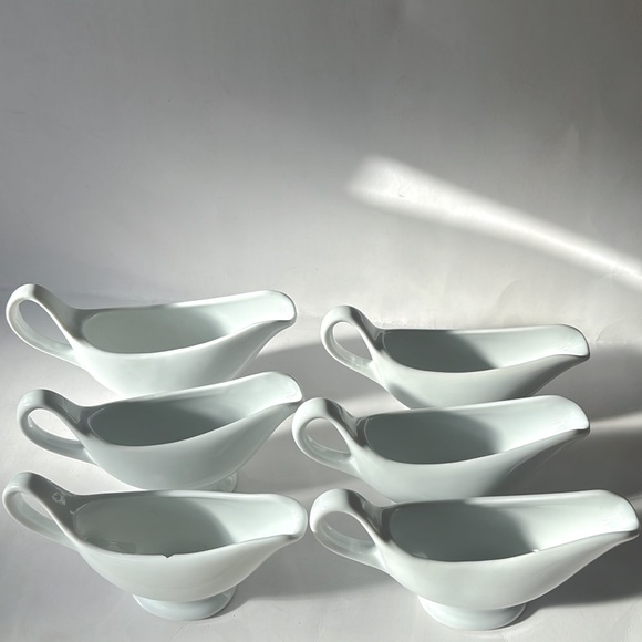 Lot of six gravy boats, white porcelain two marked as Fine China dinner wear - Picture 2 of 8